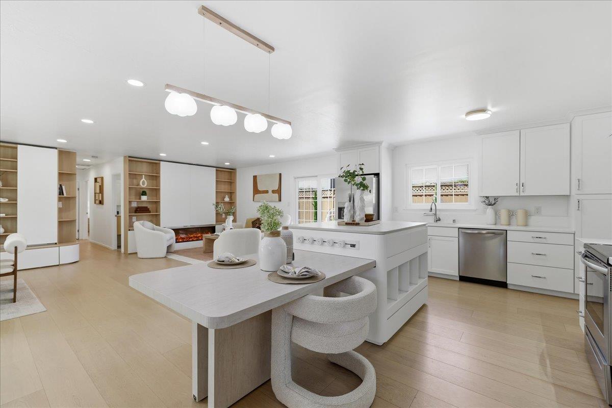 Detail Gallery Image 10 of 49 For 843 Hibiscus Ln, San Jose,  CA 95117 - 3 Beds | 2 Baths