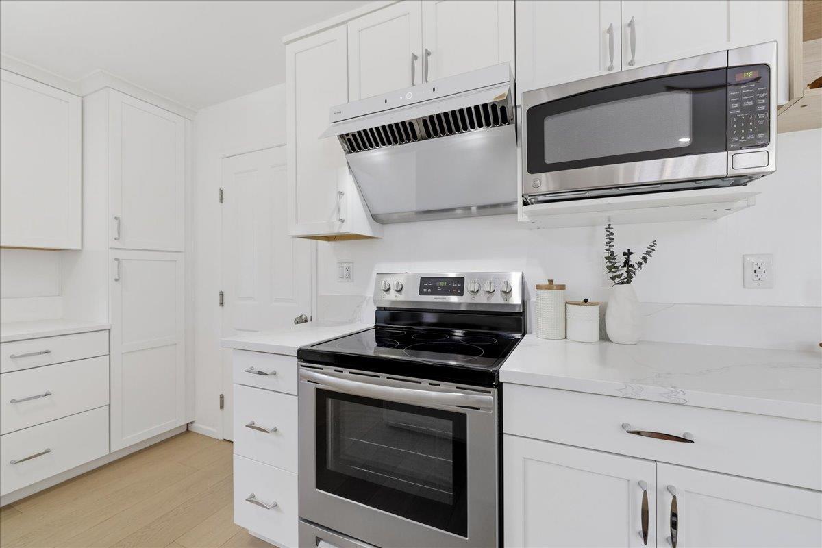 Detail Gallery Image 14 of 49 For 843 Hibiscus Ln, San Jose,  CA 95117 - 3 Beds | 2 Baths