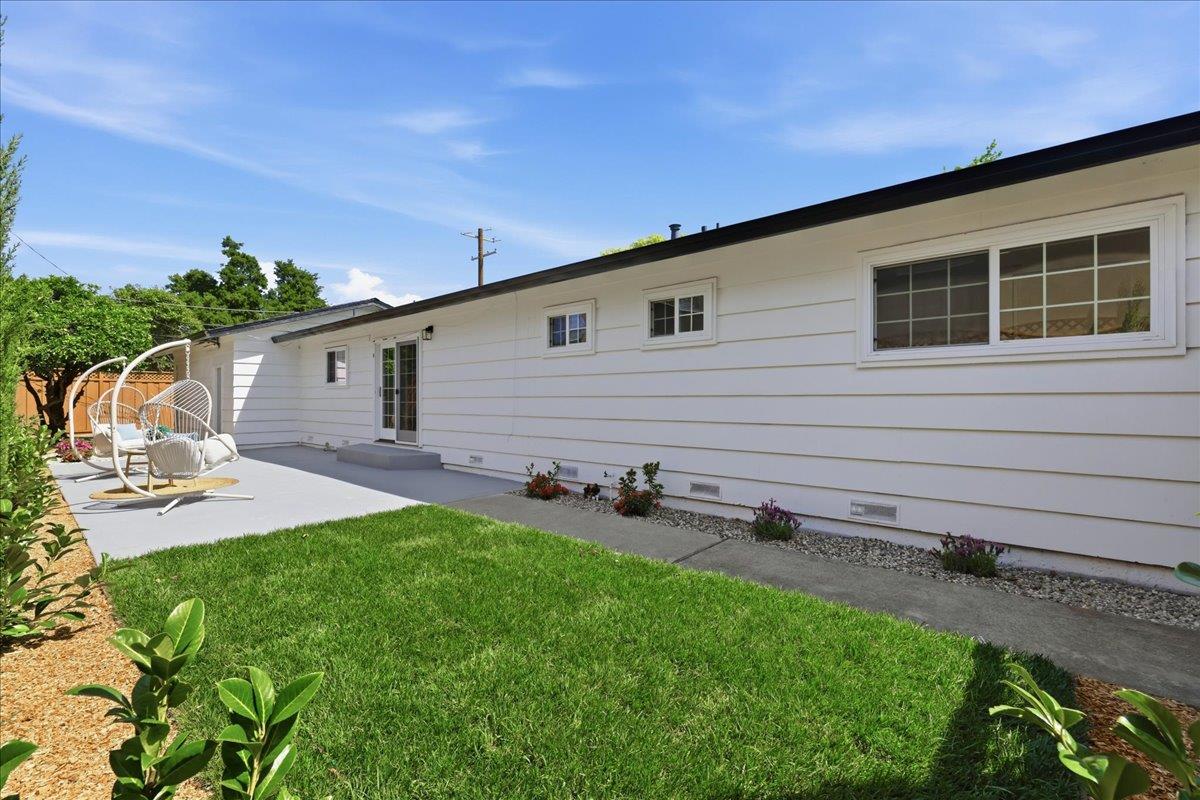 Detail Gallery Image 33 of 49 For 843 Hibiscus Ln, San Jose,  CA 95117 - 3 Beds | 2 Baths