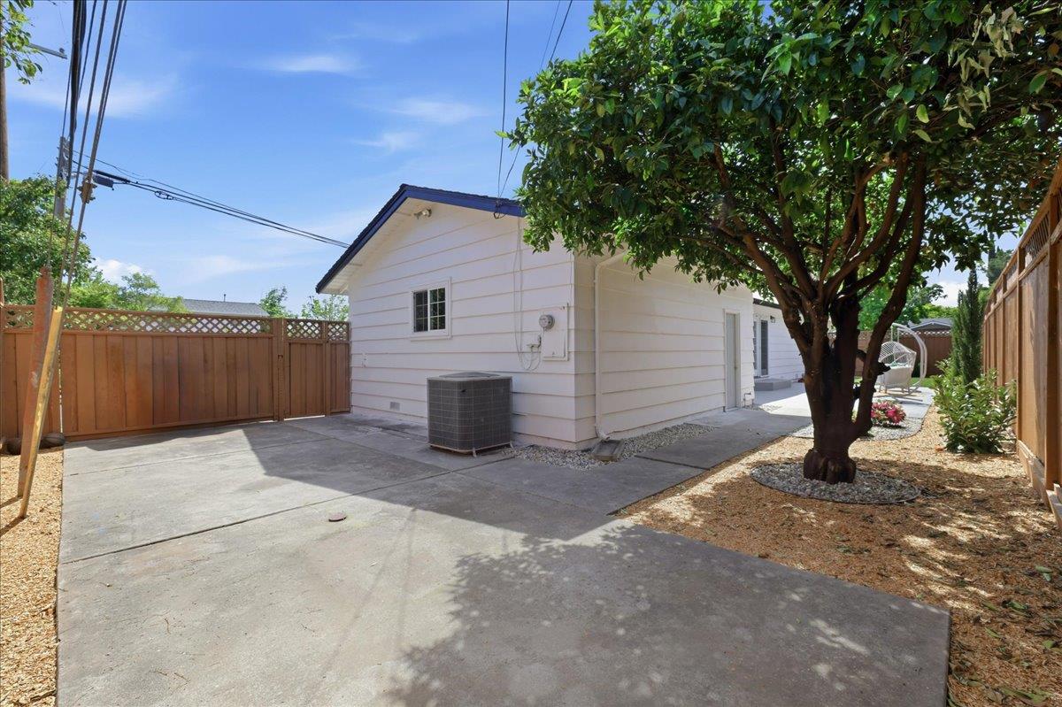 Detail Gallery Image 37 of 49 For 843 Hibiscus Ln, San Jose,  CA 95117 - 3 Beds | 2 Baths