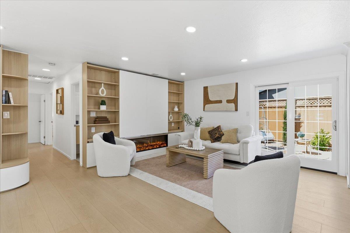 Detail Gallery Image 4 of 49 For 843 Hibiscus Ln, San Jose,  CA 95117 - 3 Beds | 2 Baths