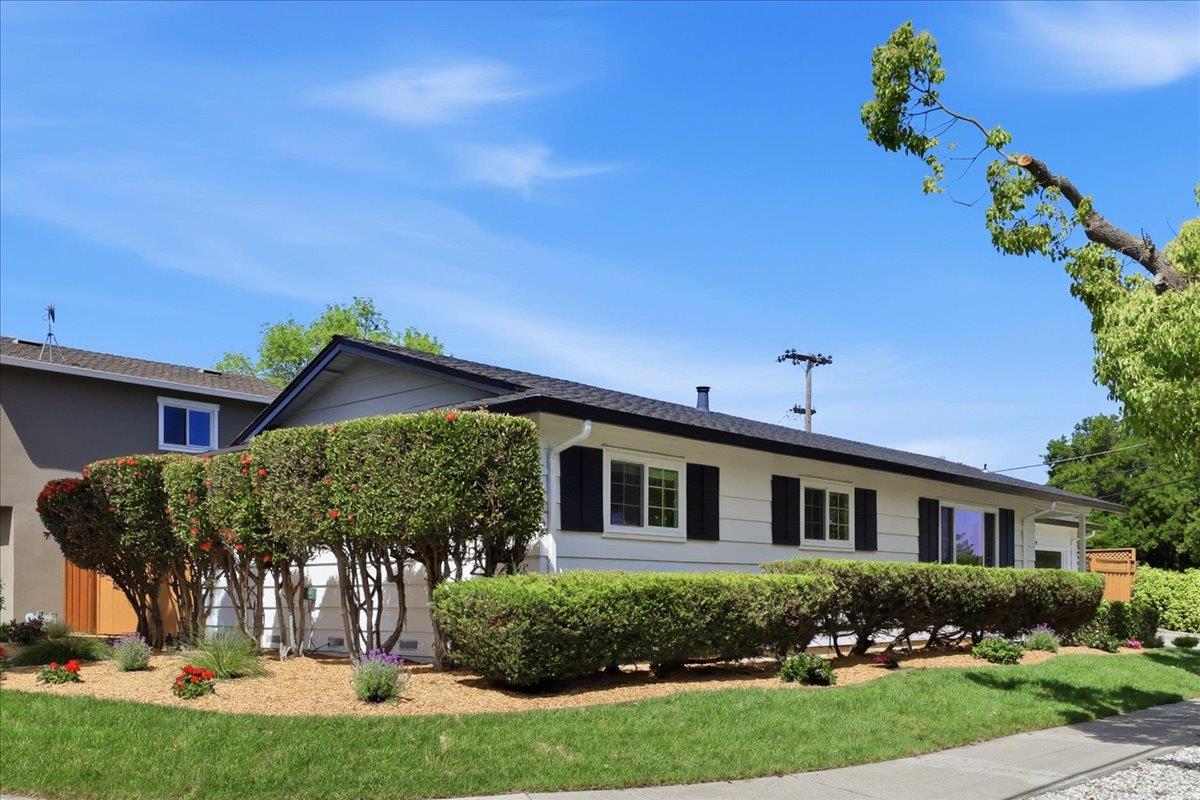 Detail Gallery Image 43 of 49 For 843 Hibiscus Ln, San Jose,  CA 95117 - 3 Beds | 2 Baths