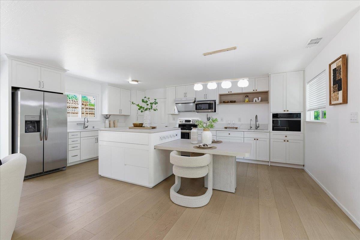 Detail Gallery Image 9 of 49 For 843 Hibiscus Ln, San Jose,  CA 95117 - 3 Beds | 2 Baths