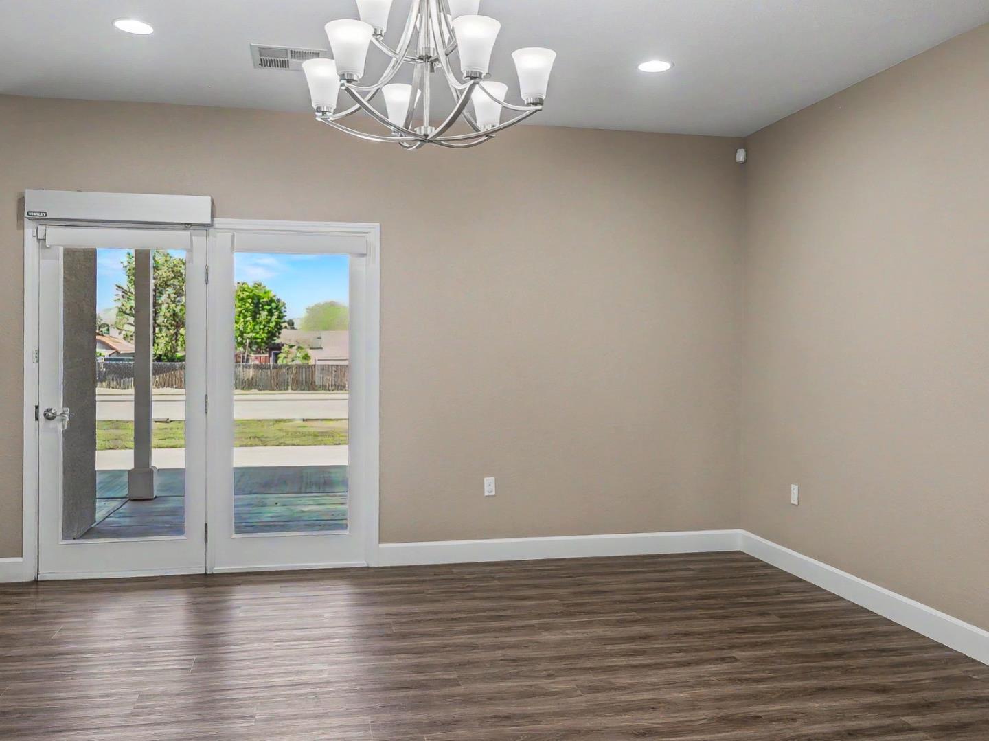 Detail Gallery Image 5 of 49 For 254 Rosebud Ave, Hollister,  CA 95023 - 4 Beds | 2 Baths