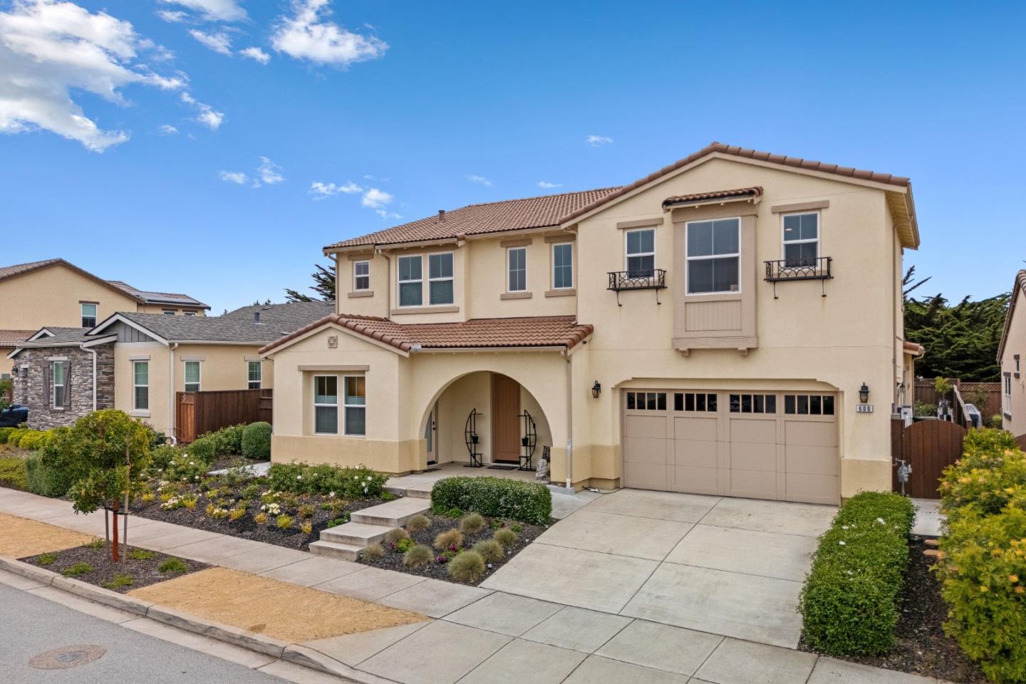 Detail Gallery Image 2 of 43 For 600 Bluffs Dr, Marina,  CA 93933 - 5 Beds | 4/1 Baths