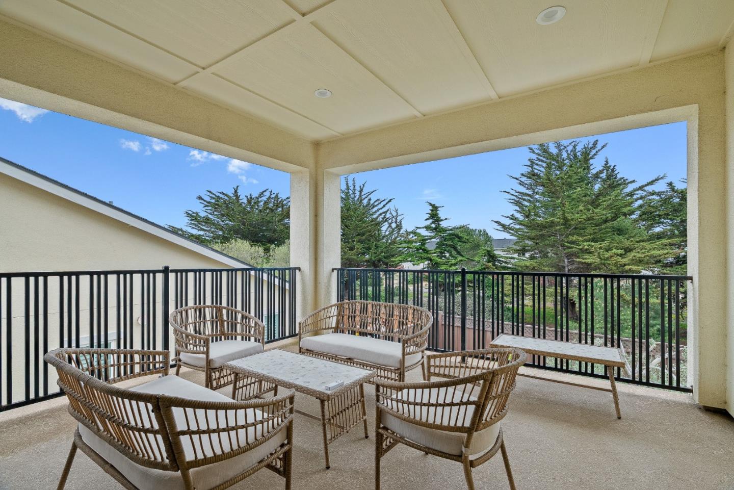 Detail Gallery Image 24 of 43 For 600 Bluffs Dr, Marina,  CA 93933 - 5 Beds | 4/1 Baths