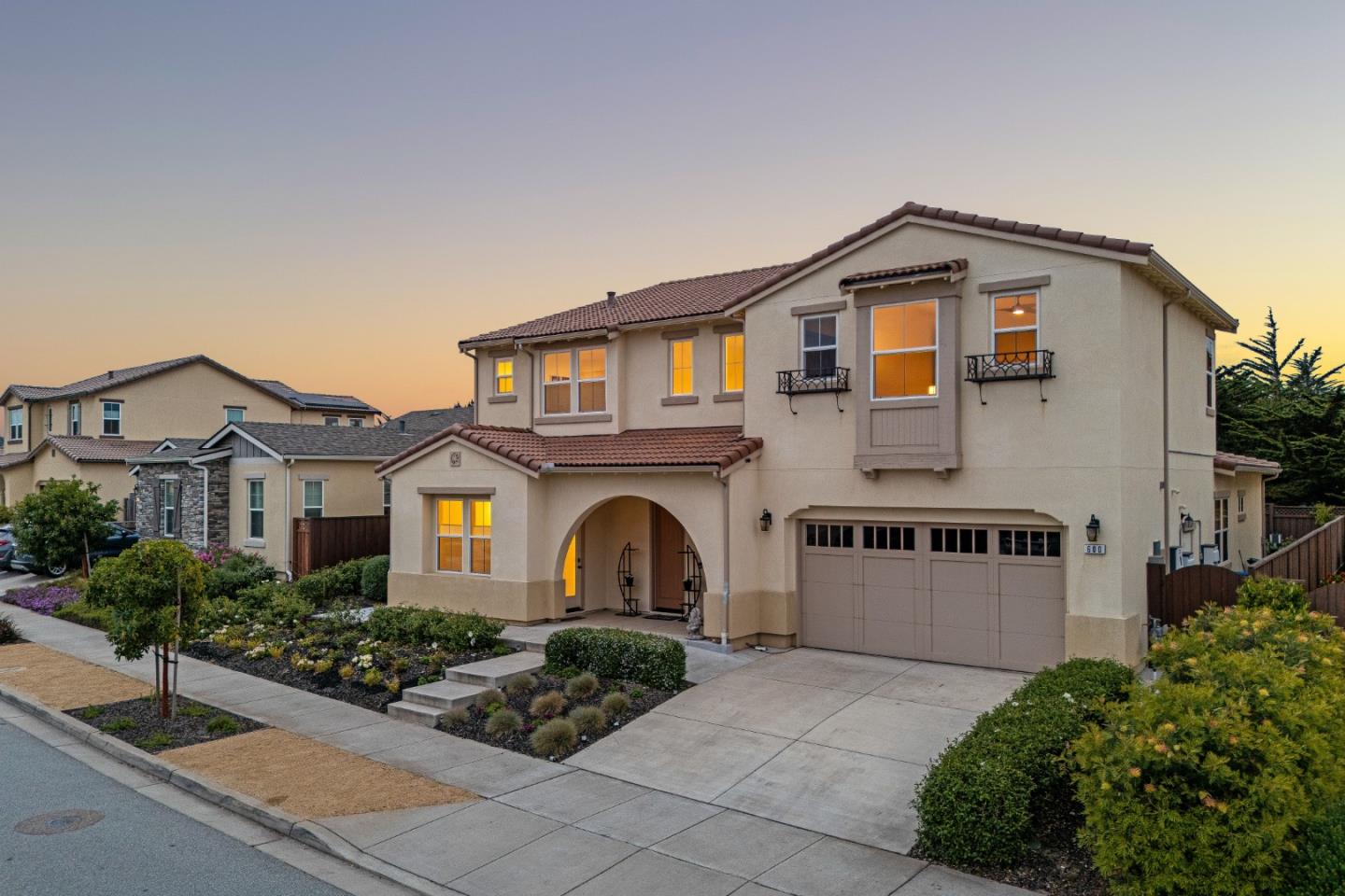 Detail Gallery Image 3 of 43 For 600 Bluffs Dr, Marina,  CA 93933 - 5 Beds | 4/1 Baths