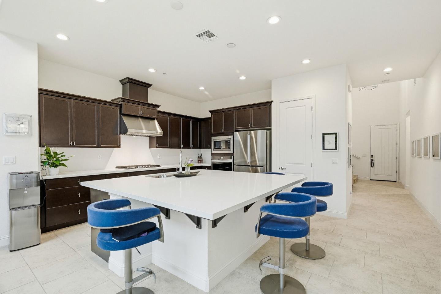 Detail Gallery Image 4 of 43 For 600 Bluffs Dr, Marina,  CA 93933 - 5 Beds | 4/1 Baths