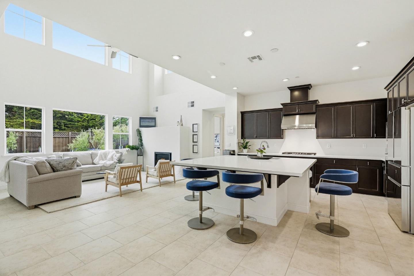 Detail Gallery Image 5 of 43 For 600 Bluffs Dr, Marina,  CA 93933 - 5 Beds | 4/1 Baths