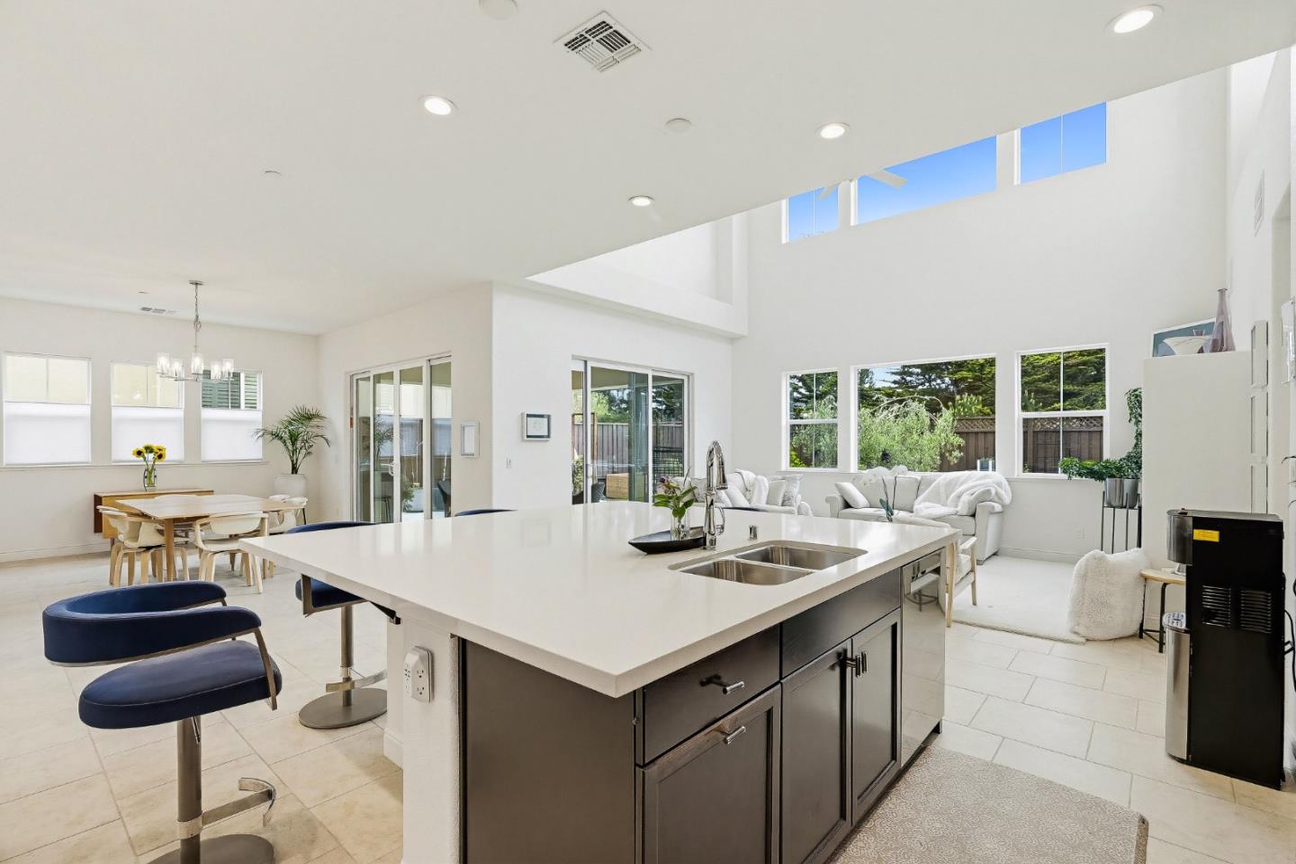 Detail Gallery Image 8 of 43 For 600 Bluffs Dr, Marina,  CA 93933 - 5 Beds | 4/1 Baths