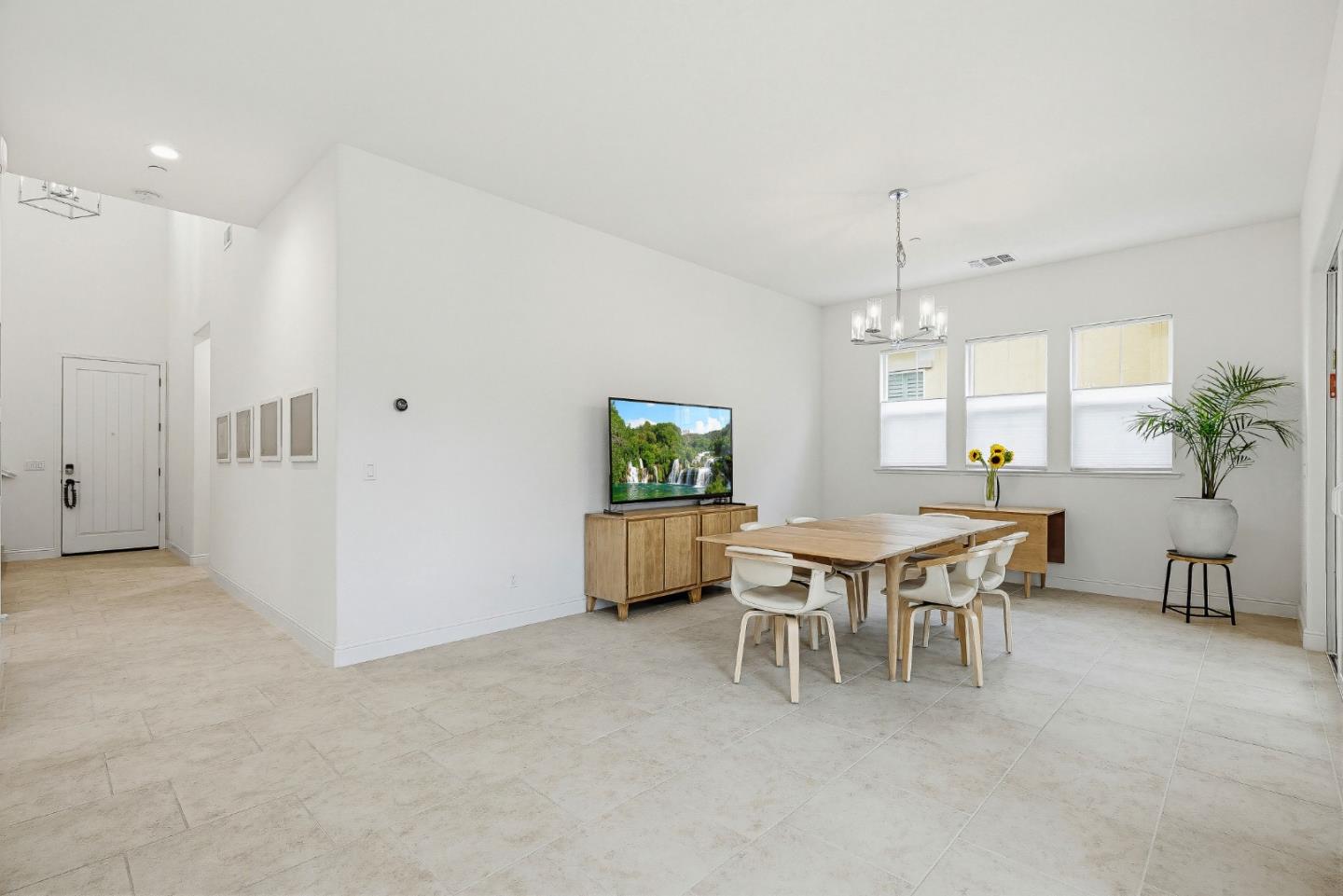 Detail Gallery Image 9 of 43 For 600 Bluffs Dr, Marina,  CA 93933 - 5 Beds | 4/1 Baths