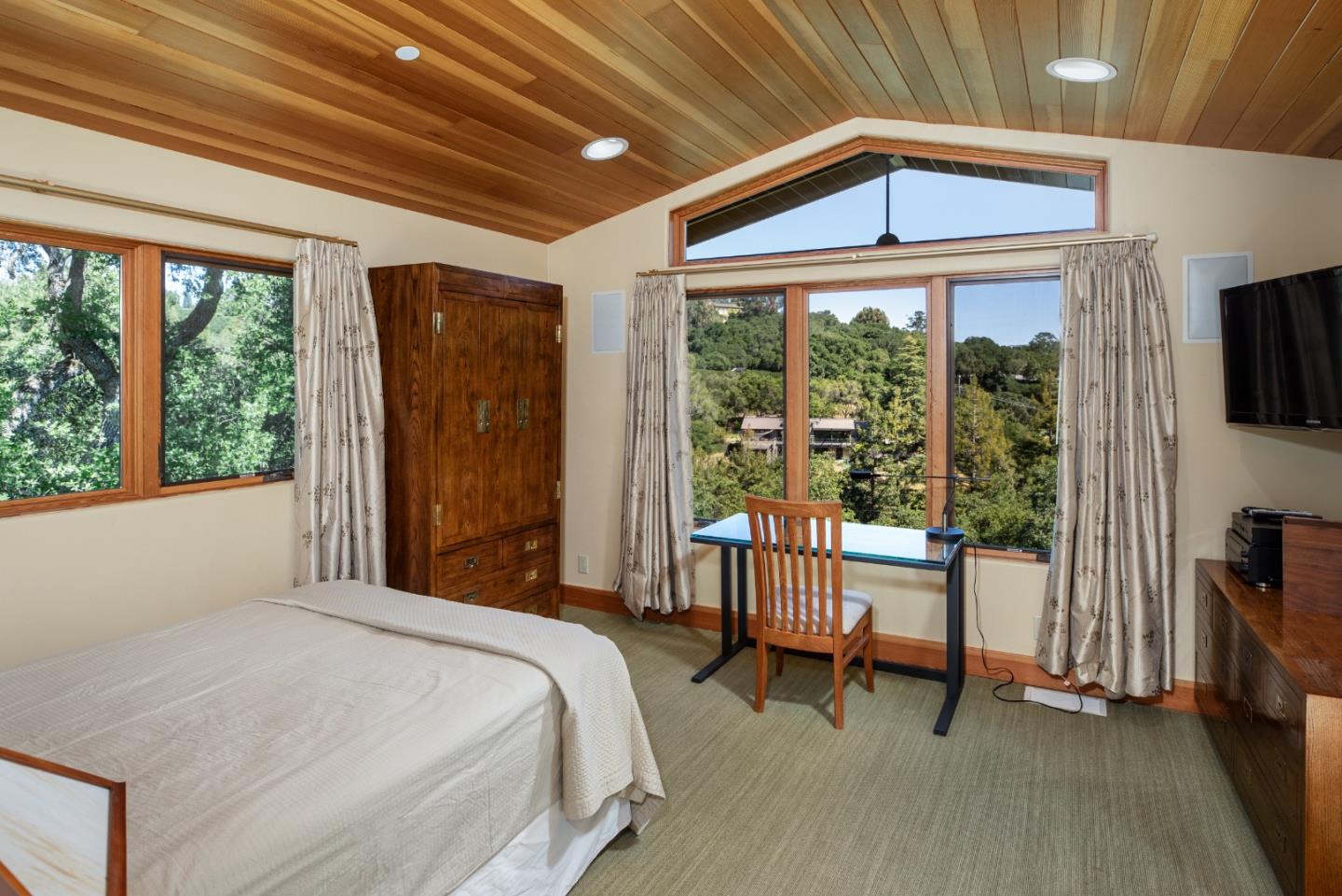 Detail Gallery Image 28 of 45 For 56 Hillbrook Dr, Portola Valley,  CA 94028 - 3 Beds | 2/1 Baths