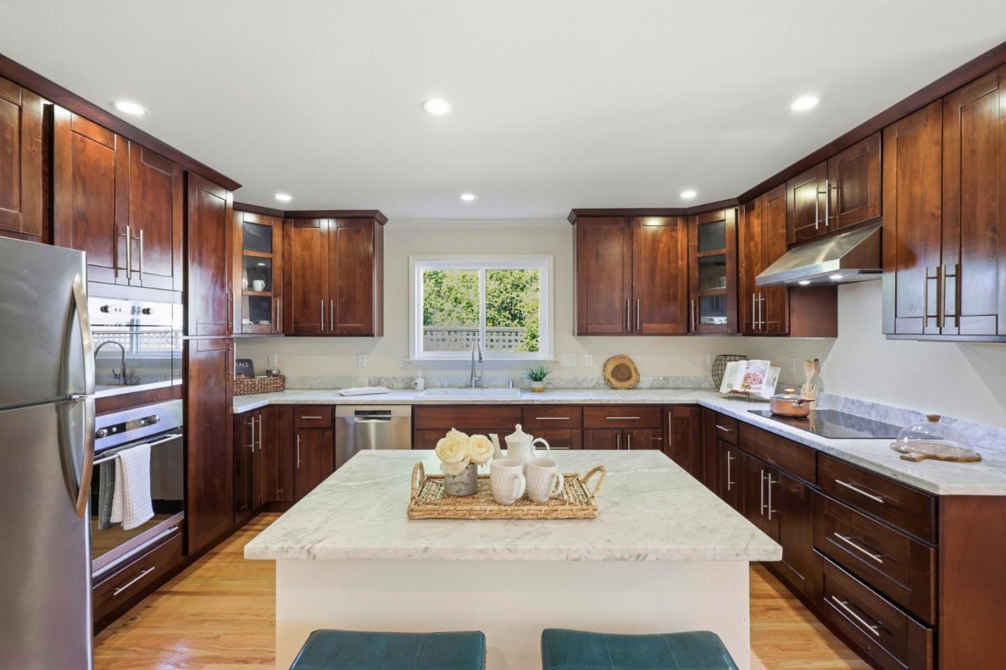 Detail Gallery Image 10 of 37 For 105 Louise Ln, San Mateo,  CA 94403 - 4 Beds | 3 Baths