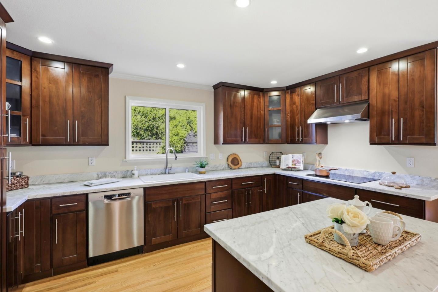 Detail Gallery Image 11 of 37 For 105 Louise Ln, San Mateo,  CA 94403 - 4 Beds | 3 Baths