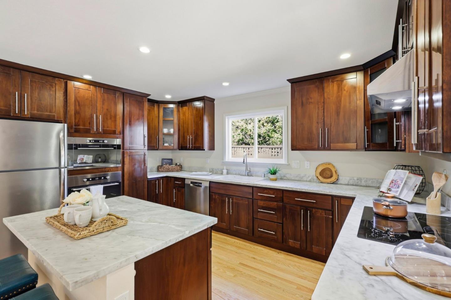 Detail Gallery Image 9 of 37 For 105 Louise Ln, San Mateo,  CA 94403 - 4 Beds | 3 Baths