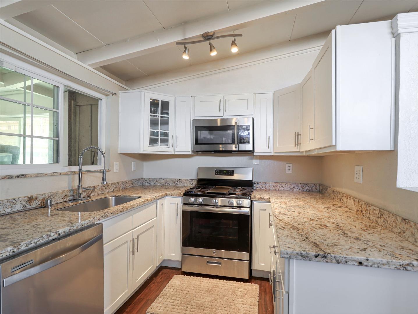 Detail Gallery Image 10 of 25 For 27894 Biscayne Ave, Hayward,  CA 94544 - 3 Beds | 2 Baths