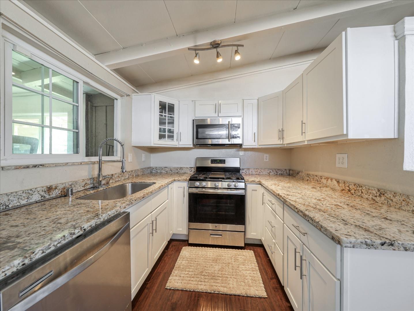 Detail Gallery Image 9 of 25 For 27894 Biscayne Ave, Hayward,  CA 94544 - 3 Beds | 2 Baths