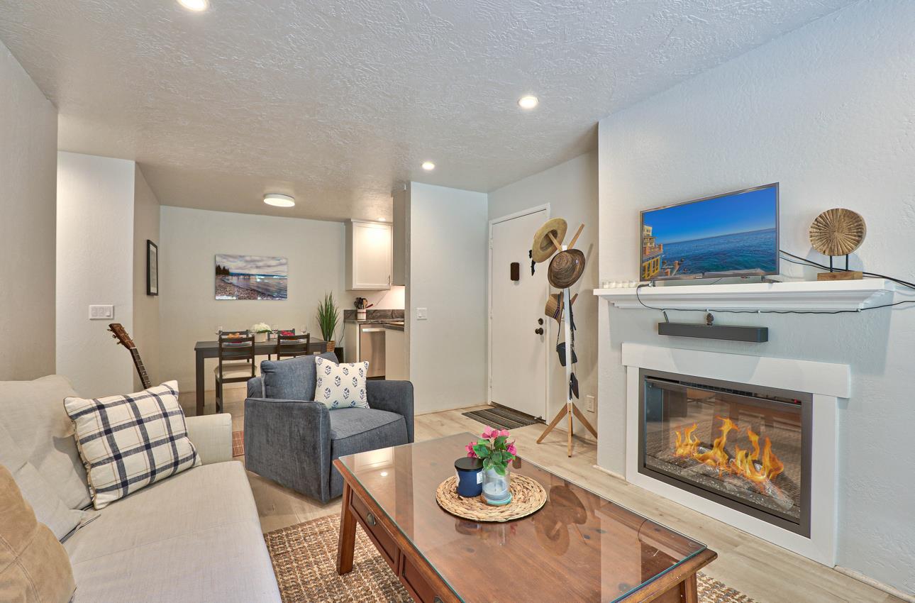 Detail Gallery Image 4 of 25 For 3107 Golden Oaks Ln, Monterey,  CA 93940 - 1 Beds | 1 Baths