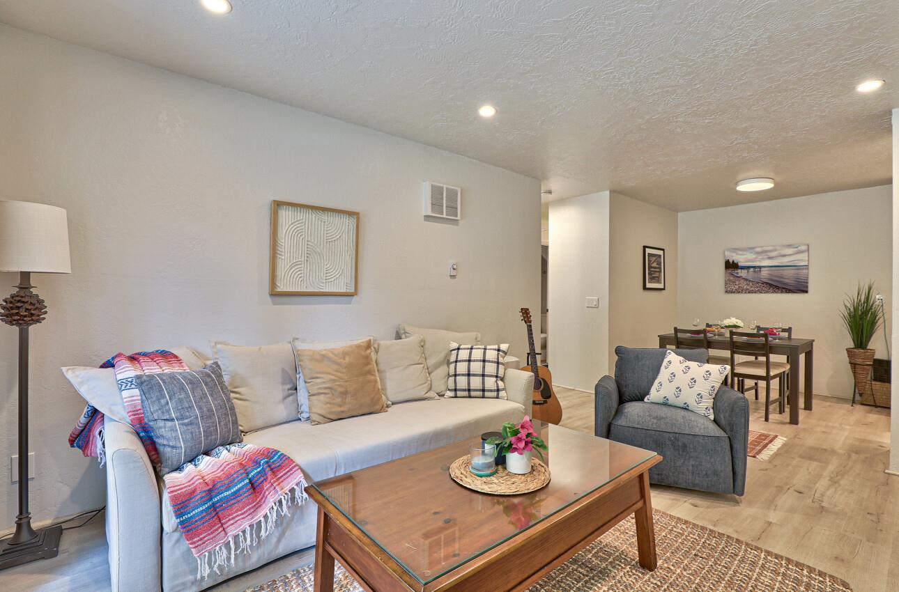 Detail Gallery Image 9 of 25 For 3107 Golden Oaks Ln, Monterey,  CA 93940 - 1 Beds | 1 Baths