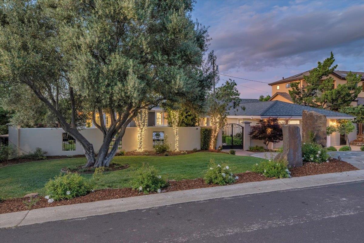 Detail Gallery Image 3 of 47 For 285 Marchmont Dr, Los Gatos,  CA 95032 - 4 Beds | 2/1 Baths