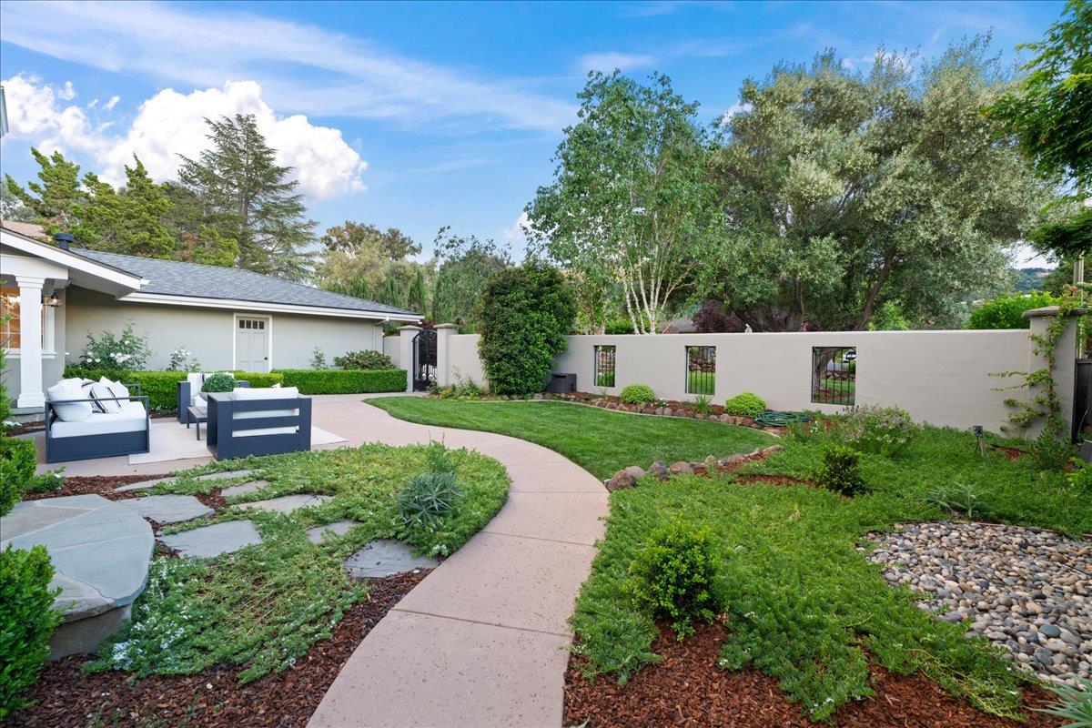 Detail Gallery Image 8 of 47 For 285 Marchmont Dr, Los Gatos,  CA 95032 - 4 Beds | 2/1 Baths