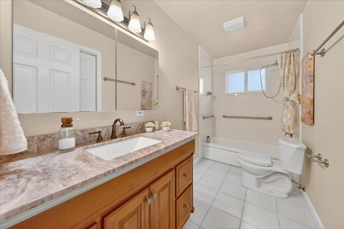 Detail Gallery Image 12 of 37 For 3248 Fitzgerald Cir, Marina,  CA 93933 - 5 Beds | 3 Baths