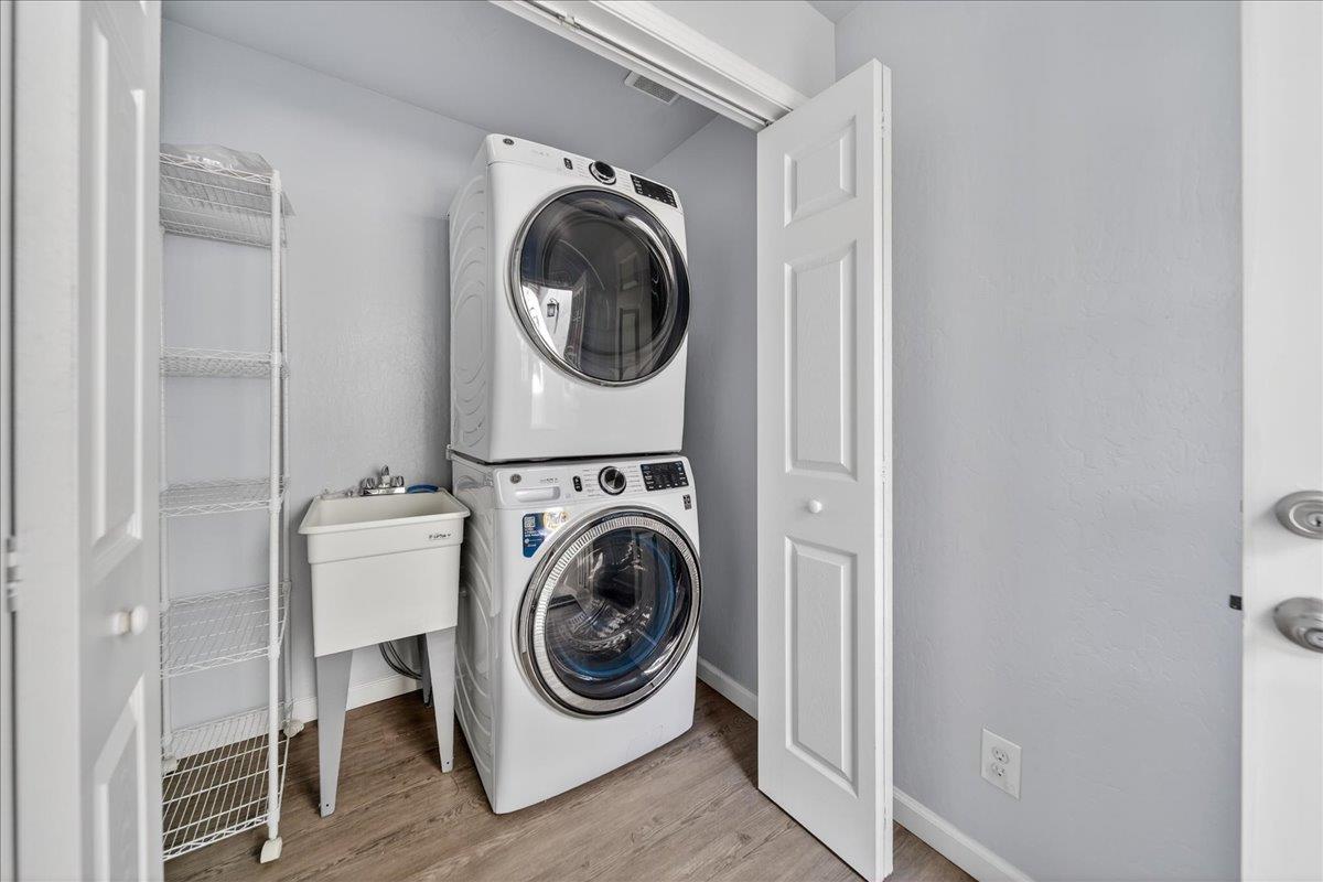 Detail Gallery Image 16 of 37 For 3248 Fitzgerald Cir, Marina,  CA 93933 - 5 Beds | 3 Baths