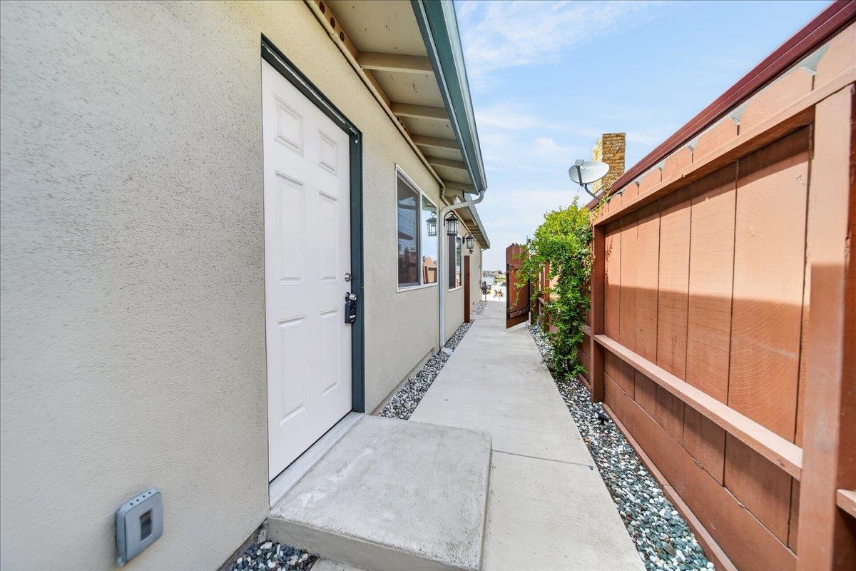 Detail Gallery Image 17 of 37 For 3248 Fitzgerald Cir, Marina,  CA 93933 - 5 Beds | 3 Baths