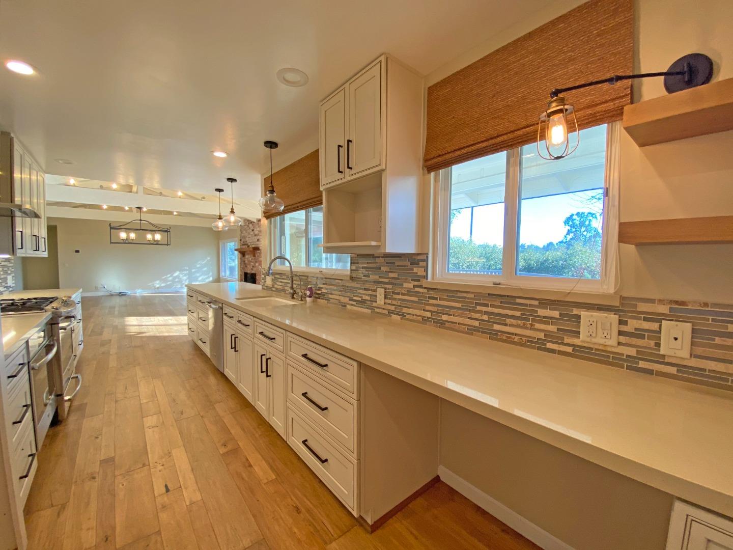 Detail Gallery Image 4 of 22 For 7 via Del Sol, Watsonville,  CA 95076 - 3 Beds | 2 Baths