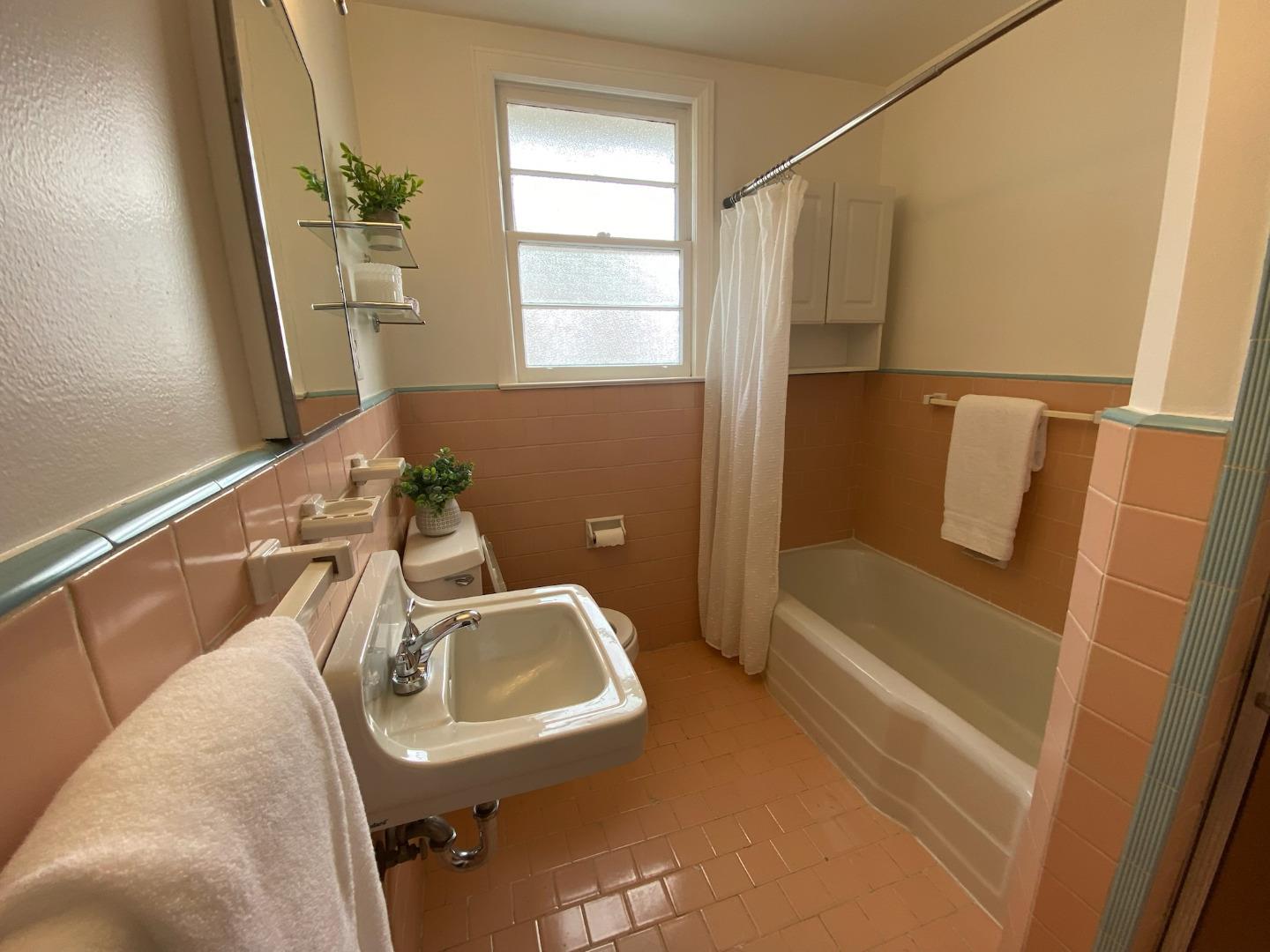 Detail Gallery Image 23 of 45 For 1408 Birch Ave, San Mateo,  CA 94402 - 2 Beds | 1 Baths