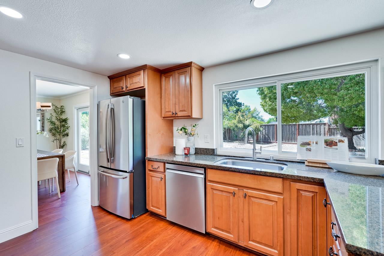 Detail Gallery Image 14 of 66 For 4203 Littleworth Way, San Jose,  CA 95135 - 5 Beds | 2/1 Baths