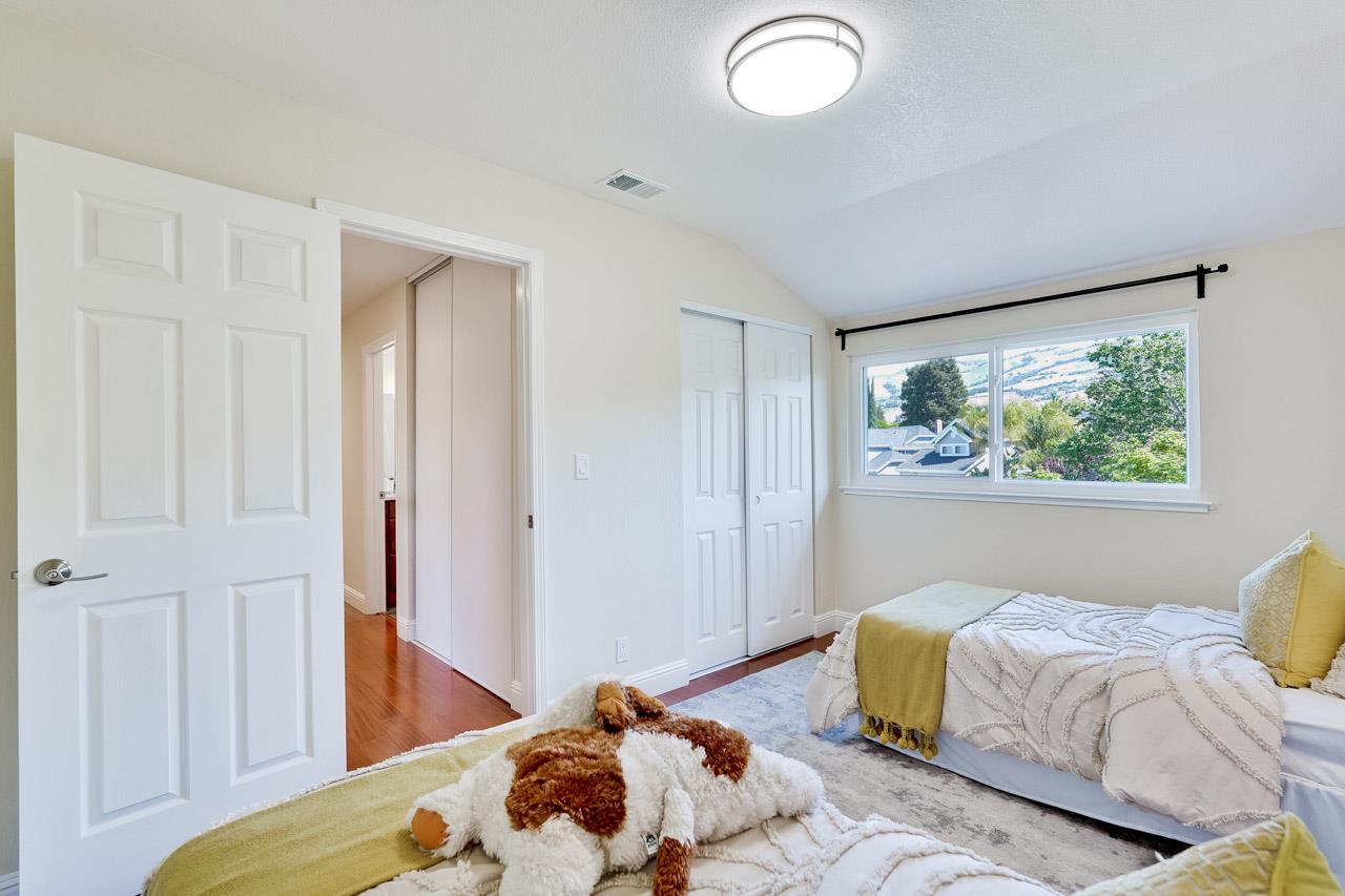 Detail Gallery Image 24 of 66 For 4203 Littleworth Way, San Jose,  CA 95135 - 5 Beds | 2/1 Baths