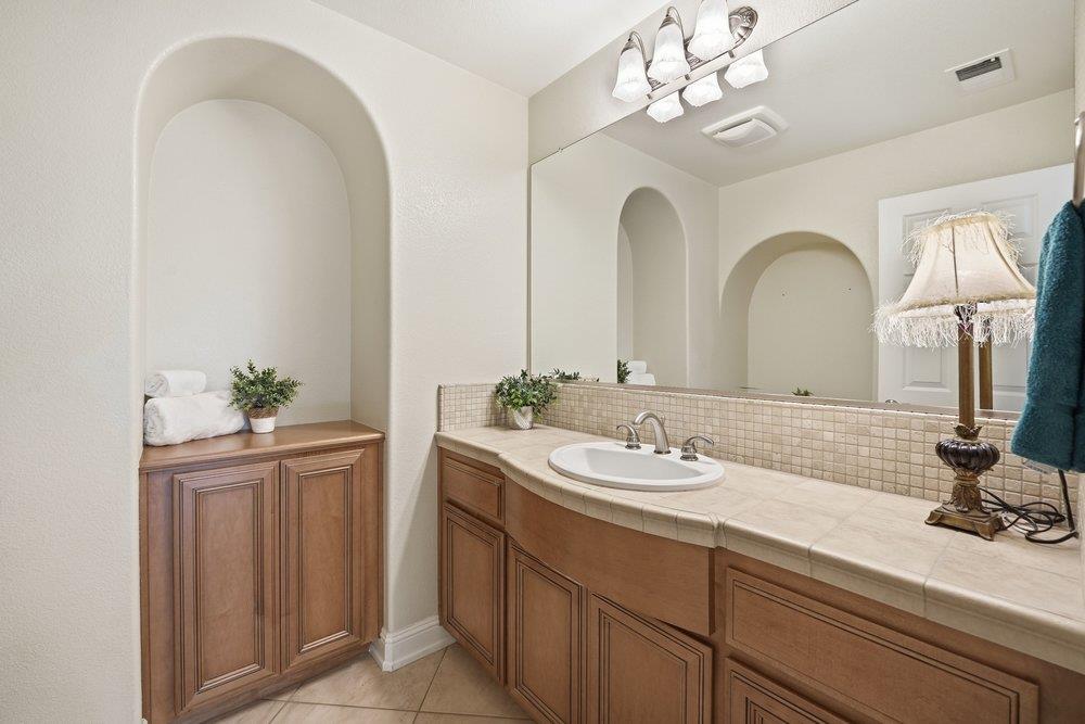 Detail Gallery Image 13 of 35 For 5830 Masoni Pl, Gilroy,  CA 95020 - 4 Beds | 2/1 Baths