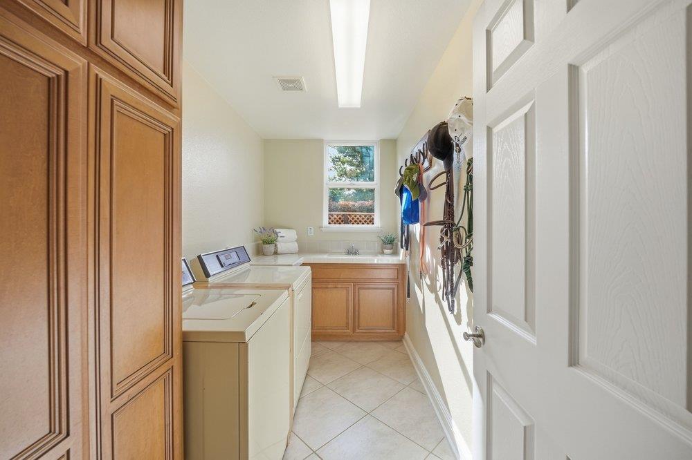 Detail Gallery Image 14 of 35 For 5830 Masoni Pl, Gilroy,  CA 95020 - 4 Beds | 2/1 Baths