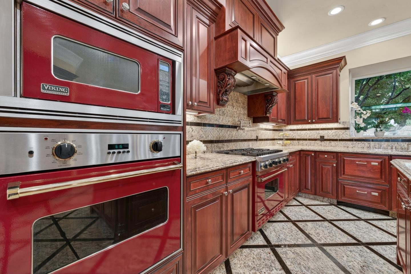 Detail Gallery Image 18 of 90 For 9540 via Del Oro, Gilroy,  CA 95020 - 4 Beds | 4/1 Baths