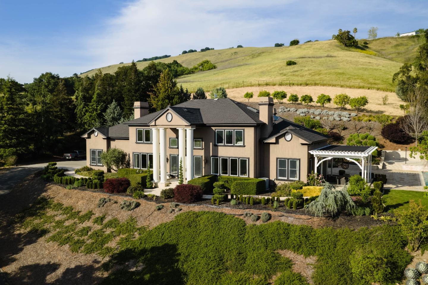 Detail Gallery Image 2 of 90 For 9540 via Del Oro, Gilroy,  CA 95020 - 4 Beds | 4/1 Baths