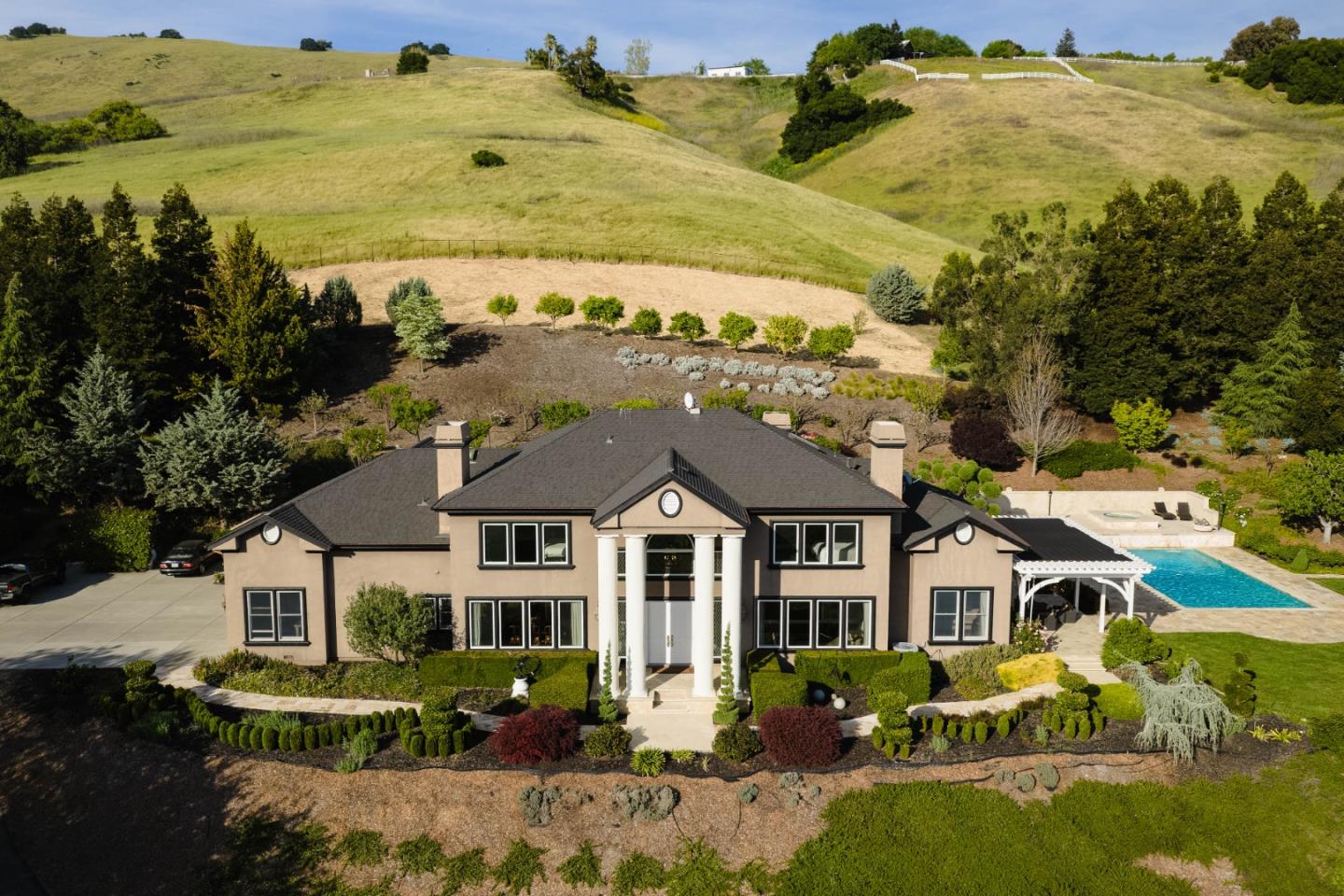 Detail Gallery Image 3 of 90 For 9540 via Del Oro, Gilroy,  CA 95020 - 4 Beds | 4/1 Baths