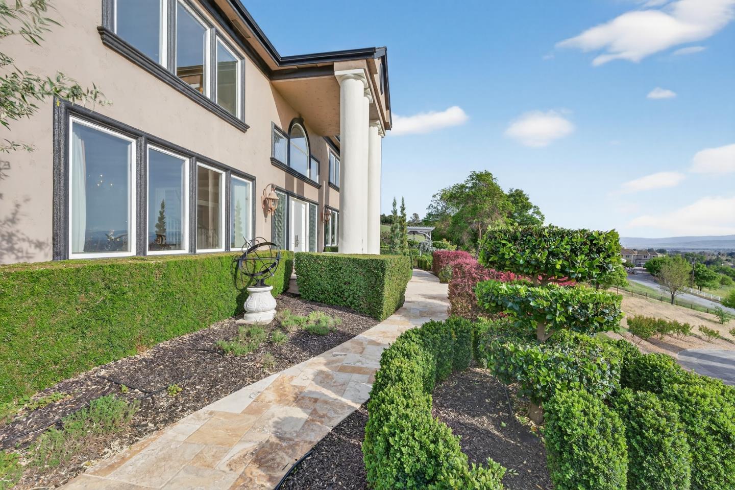 Detail Gallery Image 49 of 90 For 9540 via Del Oro, Gilroy,  CA 95020 - 4 Beds | 4/1 Baths