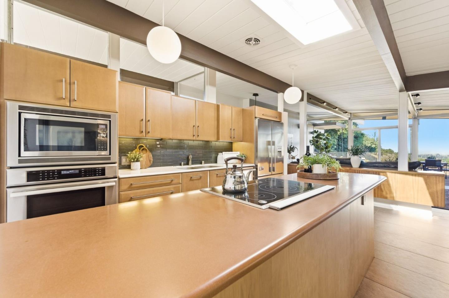 Detail Gallery Image 13 of 49 For 2027 New Brunswick Dr, San Mateo,  CA 94402 - 4 Beds | 2 Baths