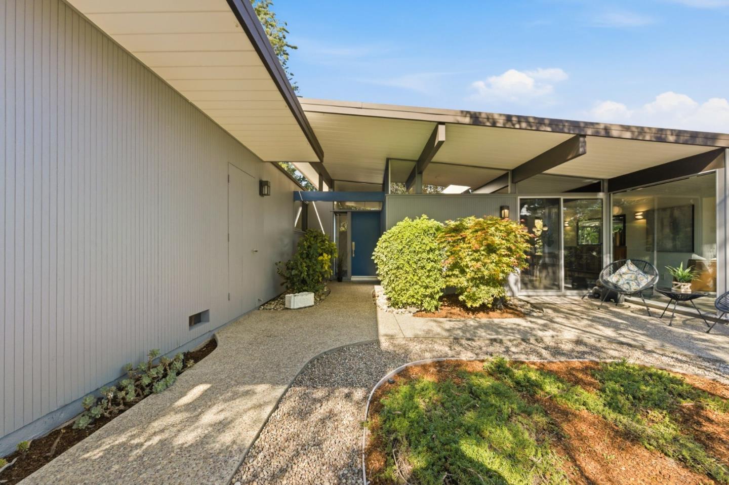 Detail Gallery Image 3 of 49 For 2027 New Brunswick Dr, San Mateo,  CA 94402 - 4 Beds | 2 Baths