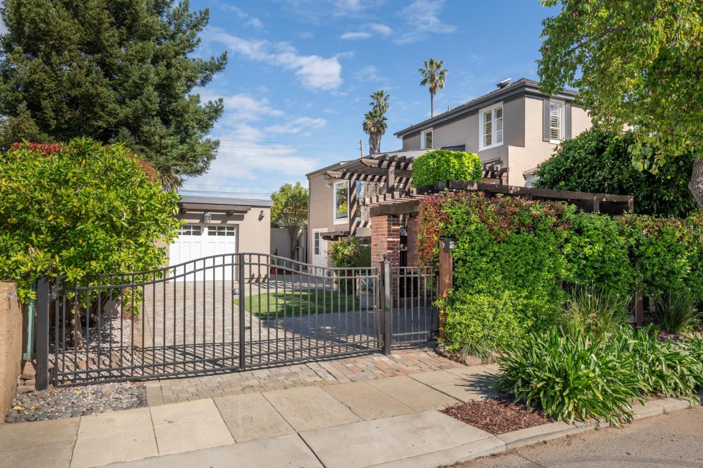 Detail Gallery Image 4 of 64 For 1120 Palm Ave, San Mateo,  CA 94401 - 4 Beds | 3 Baths