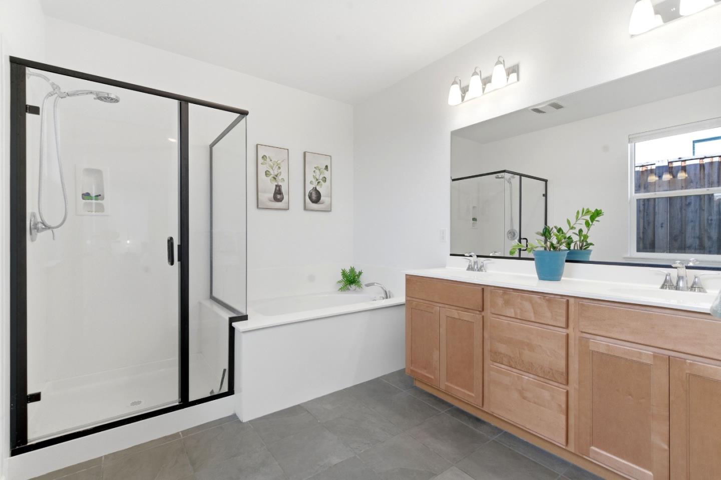 Detail Gallery Image 15 of 30 For 1920 Dylan St, Hollister,  CA 95023 - 4 Beds | 2 Baths