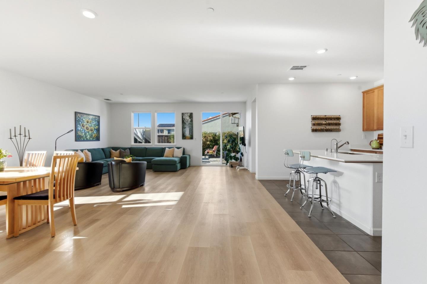 Detail Gallery Image 3 of 30 For 1920 Dylan St, Hollister,  CA 95023 - 4 Beds | 2 Baths