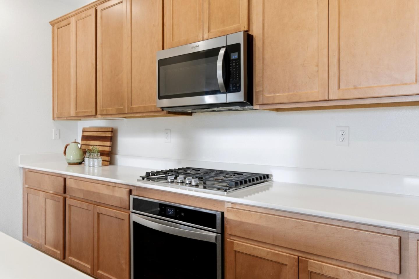 Detail Gallery Image 7 of 30 For 1920 Dylan St, Hollister,  CA 95023 - 4 Beds | 2 Baths