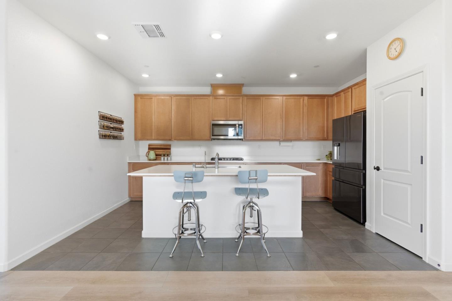 Detail Gallery Image 9 of 30 For 1920 Dylan St, Hollister,  CA 95023 - 4 Beds | 2 Baths