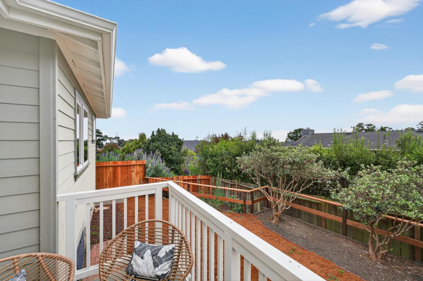 Detail Gallery Image 21 of 32 For 419 Almeria Ave, El Granada,  CA 94018 - 2 Beds | 2 Baths