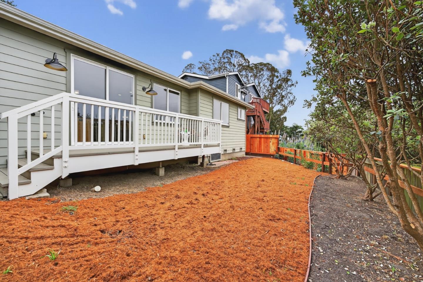 Detail Gallery Image 22 of 32 For 419 Almeria Ave, El Granada,  CA 94018 - 2 Beds | 2 Baths