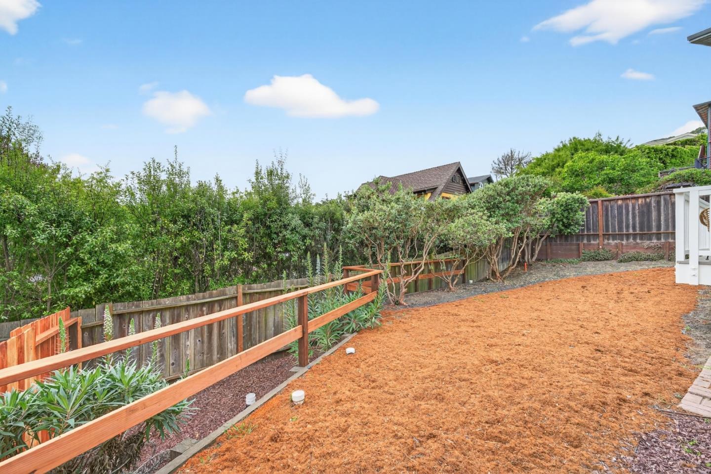 Detail Gallery Image 23 of 32 For 419 Almeria Ave, El Granada,  CA 94018 - 2 Beds | 2 Baths