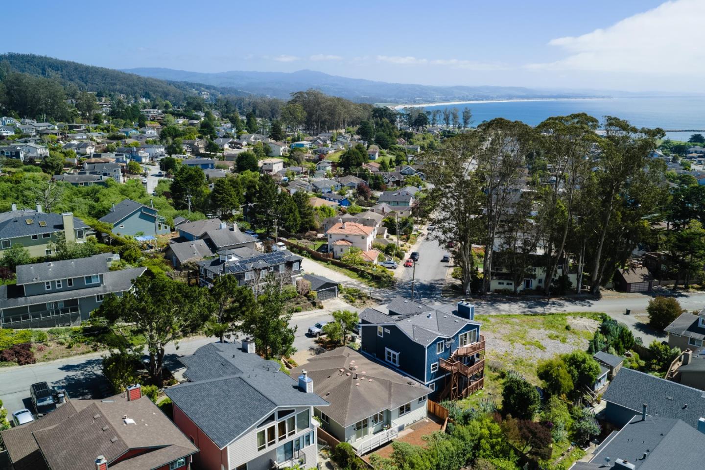 Detail Gallery Image 25 of 32 For 419 Almeria Ave, El Granada,  CA 94018 - 2 Beds | 2 Baths