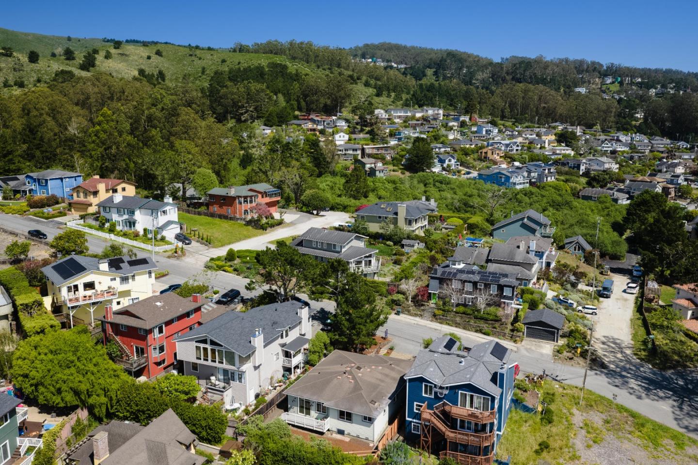 Detail Gallery Image 27 of 32 For 419 Almeria Ave, El Granada,  CA 94018 - 2 Beds | 2 Baths